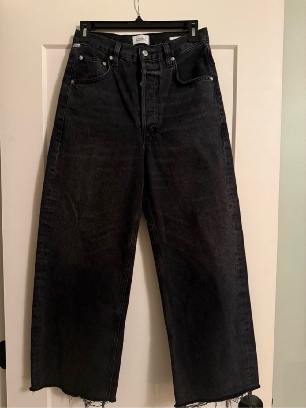 Citizens of Humanity Raw Hem Crop Jeans - black wash